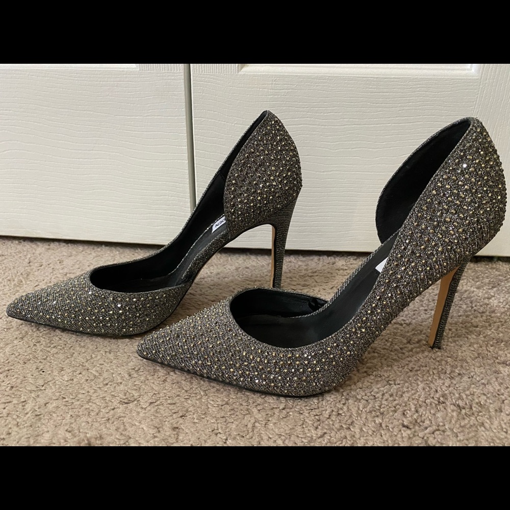 Silver beautiful heels💕